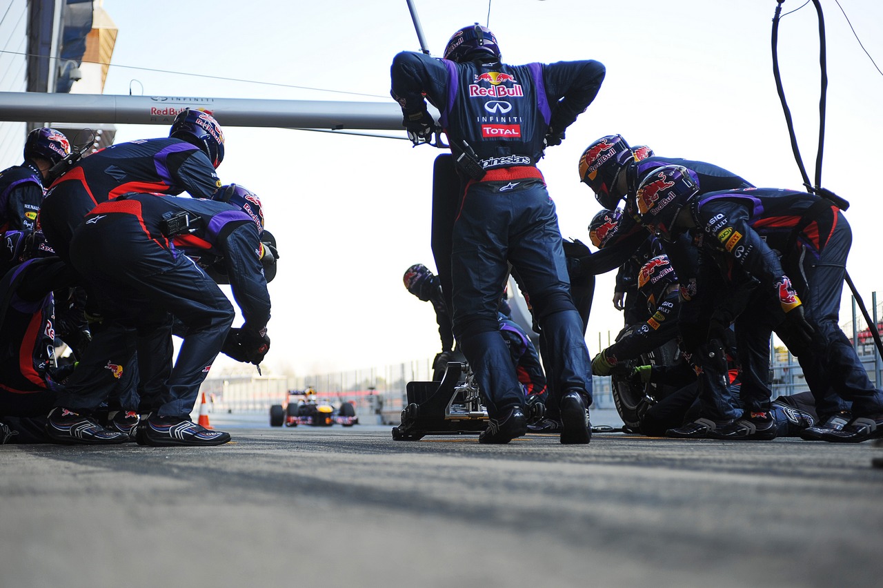 Sebastian Vettel (GER) Red Bull Racing RB9 practices a pit stop.
