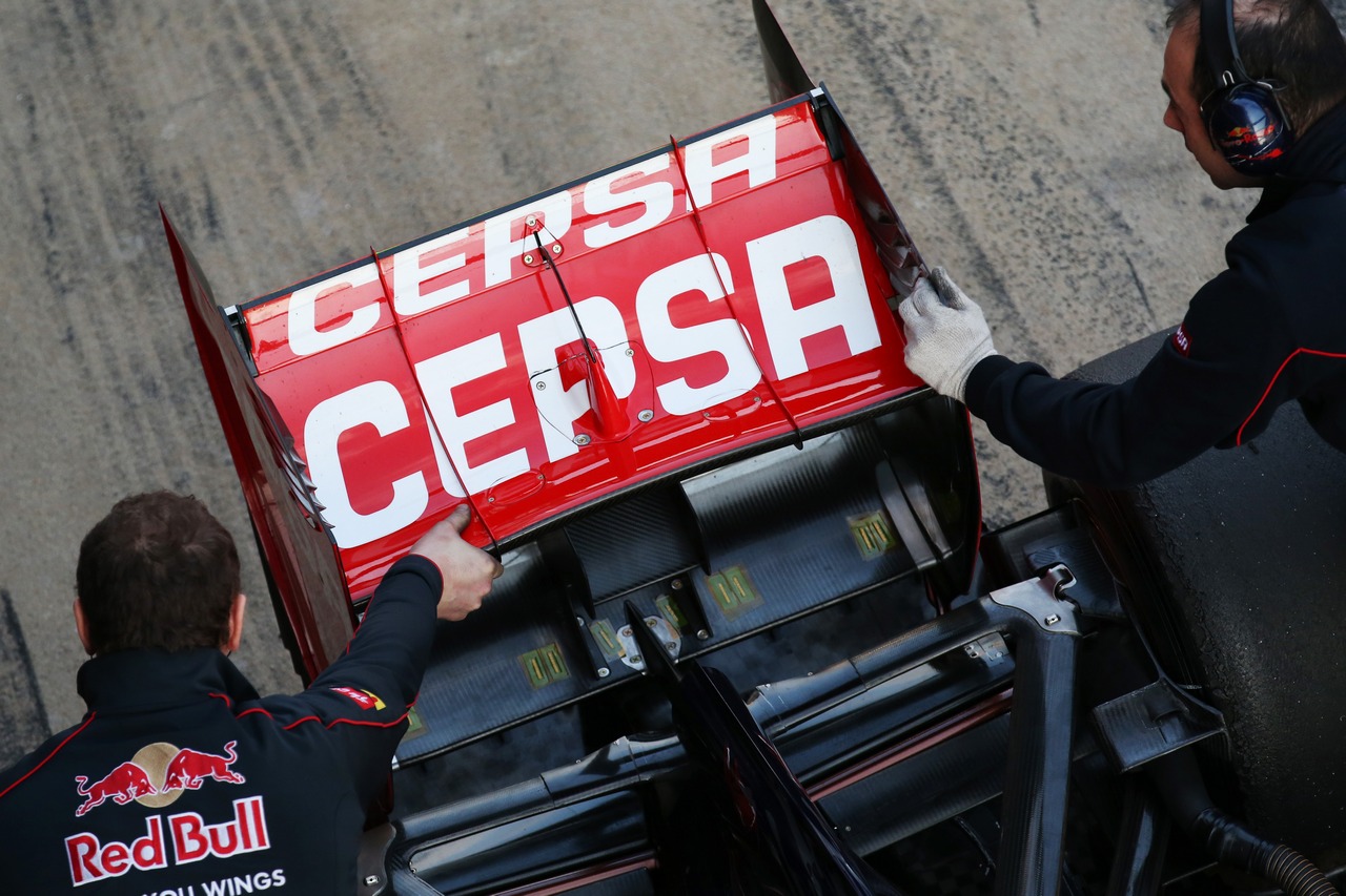 Scuderia Toro Rosso STR8 rear wing.
