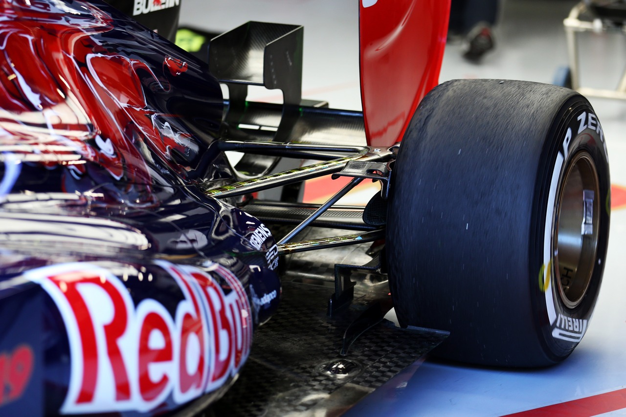 Scuderia Toro Rosso STR8 rear suspension detail.
