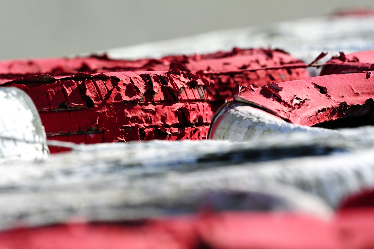 Flaking paint on the tyre barriers.
20.02.2013. 