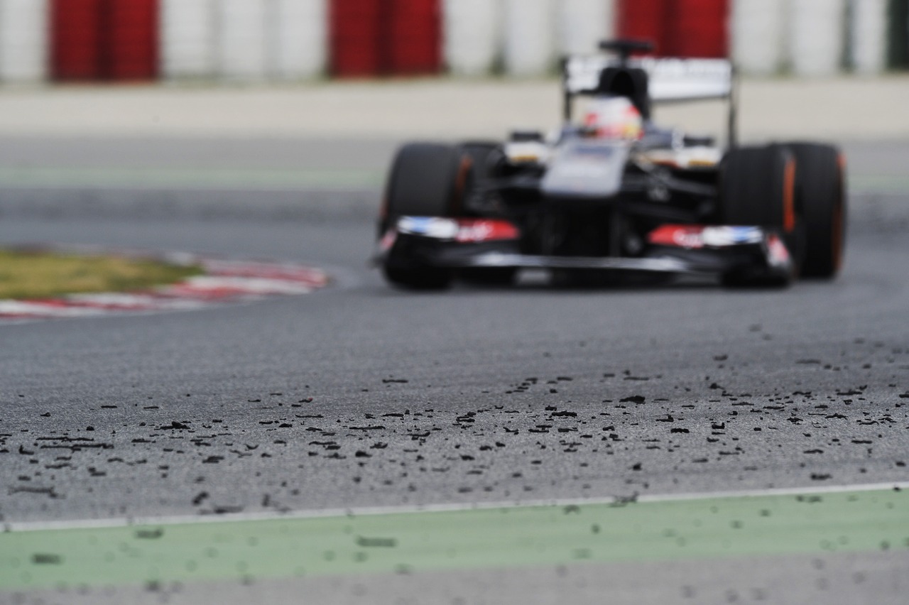 Nico Hulkenberg (GER) Sauber C32 with tyre marbles on the circuit.
21.02.2013. 