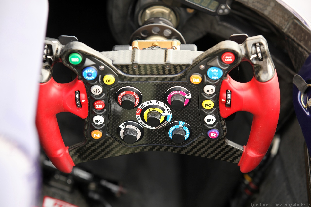 19.04.2012- Red Bull Racing RB8 Steering wheel 