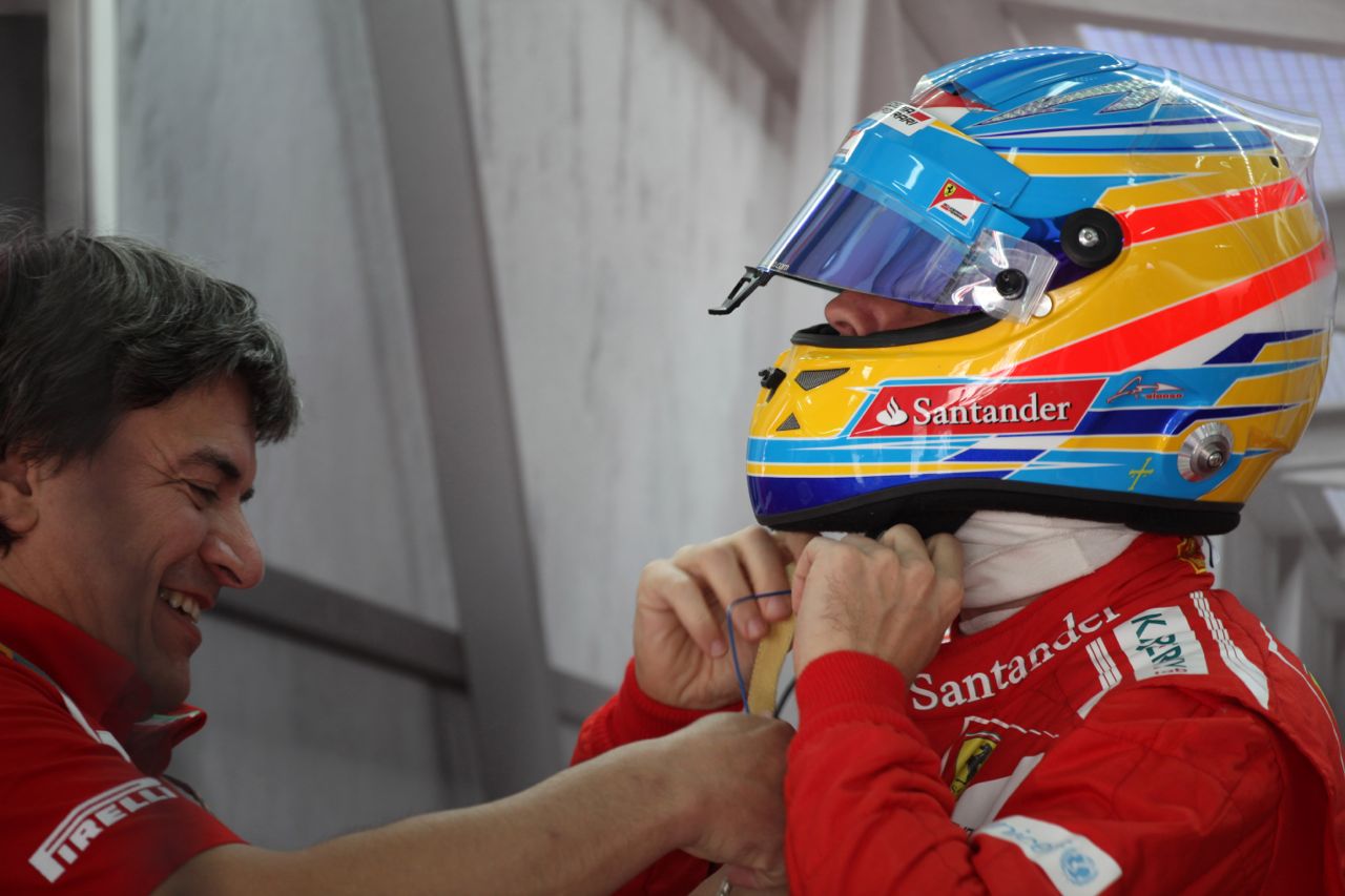 20.04.2012- Free Practice 1, Fabrizio Borra (ITA), physiotherapist of Fernando Alonso (ESP) and Fernando Alonso (ESP) Scuderia Ferrari F2012 