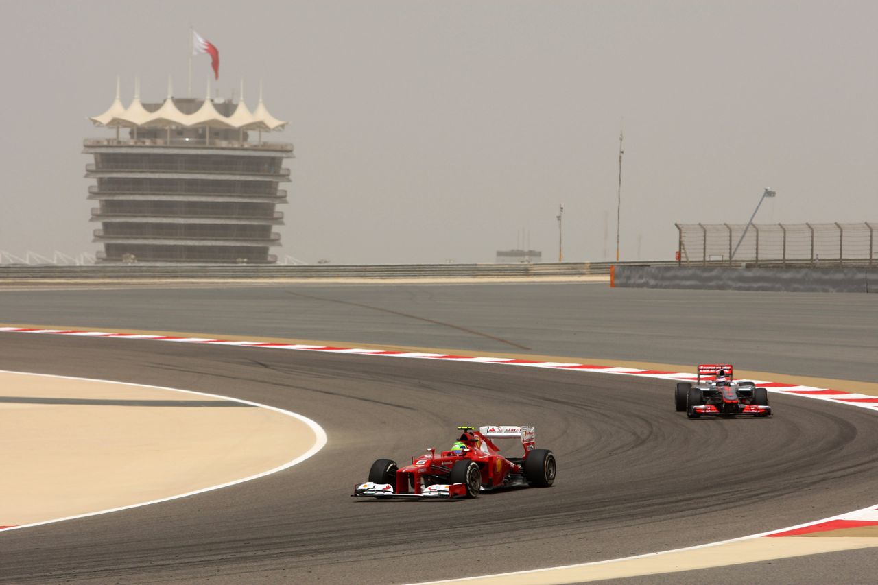 20.04.2012- Free Practice 1, Felipe Massa (BRA) Scuderia Ferrari F2012 and Jenson Button (GBR) McLaren Mercedes MP4-27 