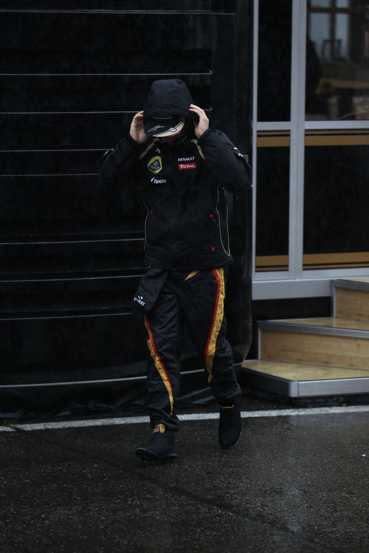 31.08.2012- Free Practice 1, Kimi Raikkonen (FIN) Lotus F1 Team E20 during a heavy rain shower