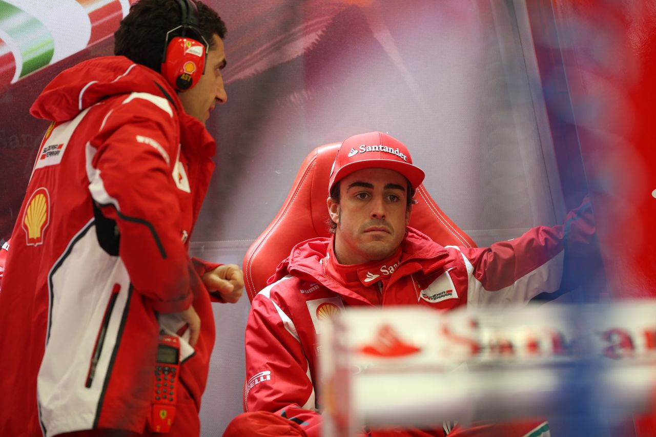 31.08.2012- Free Practice 1, Fernando Alonso (ESP) Scuderia Ferrari F2012 and Andrea Stella (ITA) Ferrari Race Engineer 