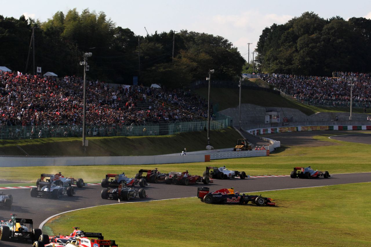 07.10.2012- Race, Mark Webber (AUS) Red Bull Racing RB8 off track