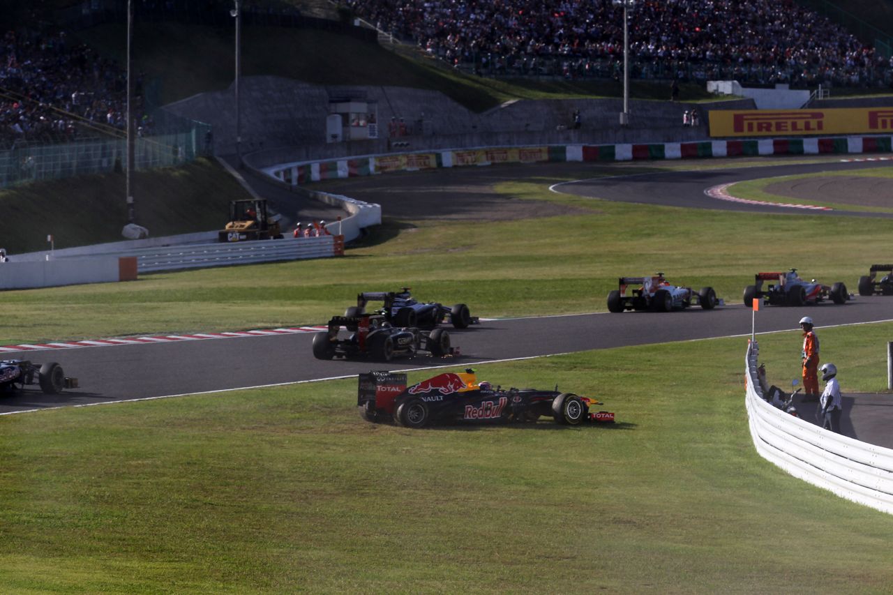 07.10.2012- Race, Mark Webber (AUS) Red Bull Racing RB8 off track