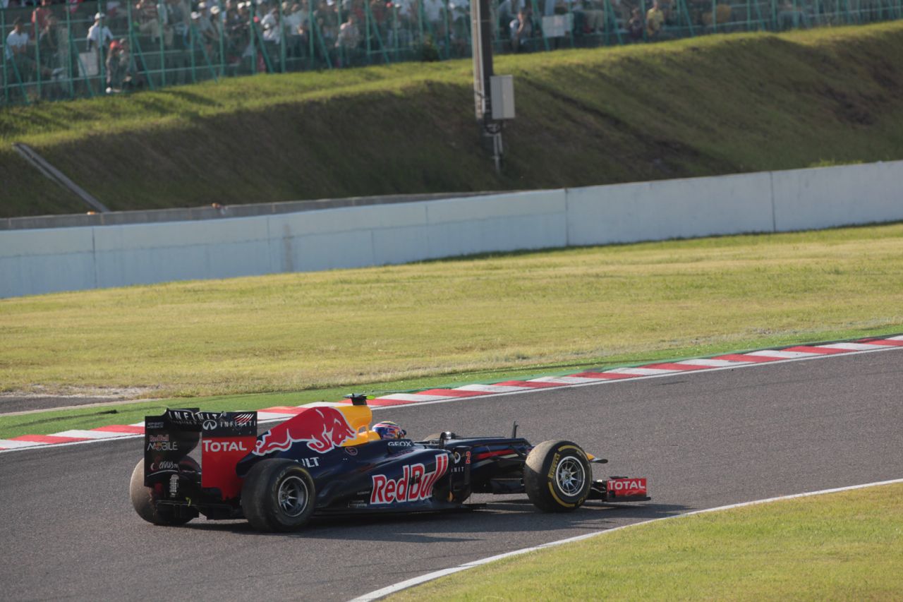 07.10.2012- Race, Mark Webber (AUS) Red Bull Racing RB8 spins
