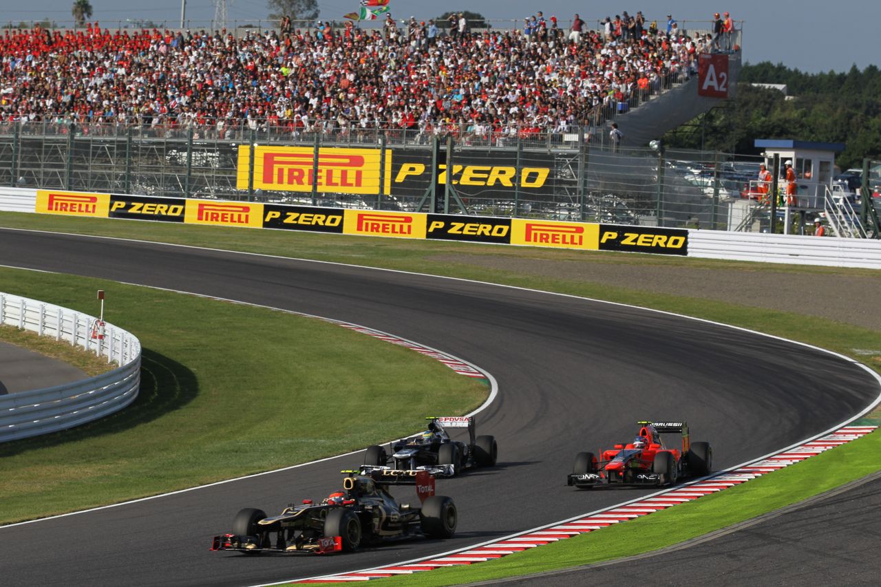 07.10.2012- Race, Romain Grosjean (FRA) Lotus F1 Team E20 leads Bruno Senna (BRA) Williams F1 Team FW34 and Charles Pic (FRA) Marussia F1 Team MR01 