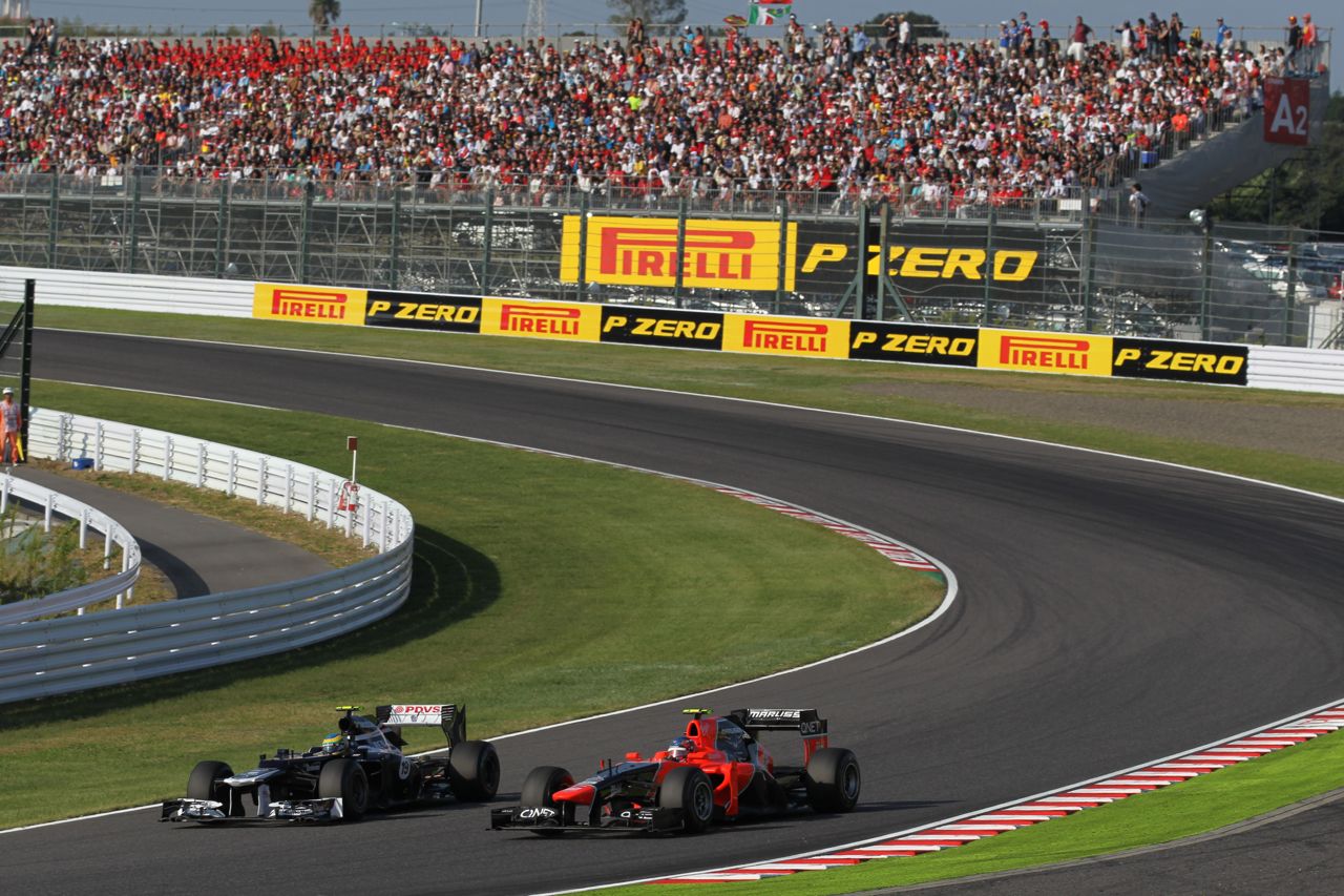 07.10.2012- Race, Bruno Senna (BRA) Williams F1 Team FW34 and Charles Pic (FRA) Marussia F1 Team MR01 