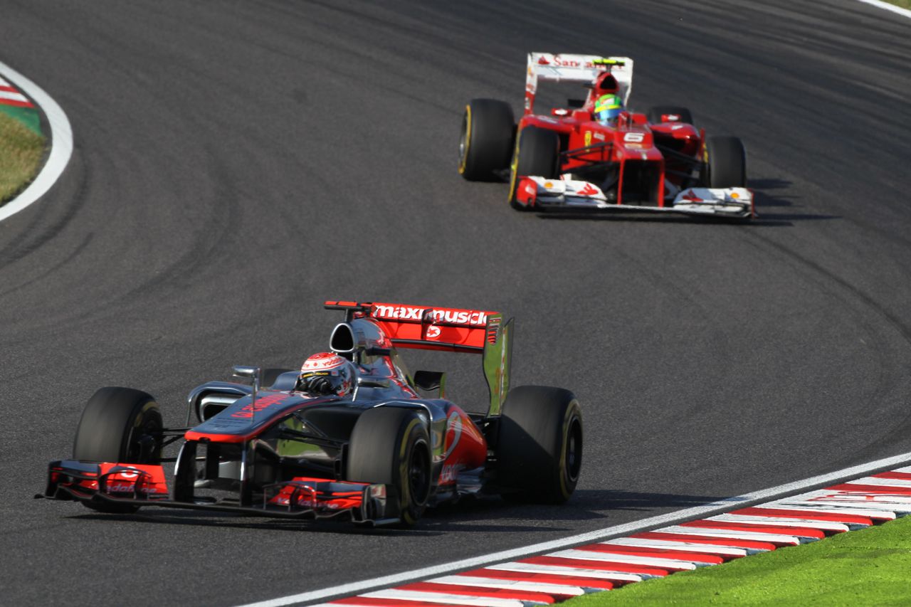 07.10.2012- Race, Jenson Button (GBR) McLaren Mercedes MP4-27 leads Felipe Massa (BRA) Scuderia Ferrari F2012