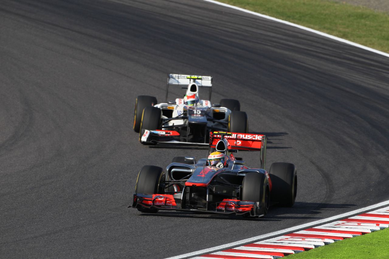 07.10.2012- Race, Lewis Hamilton (GBR) McLaren Mercedes MP4-27 leads Sergio Pérez (MEX) Sauber F1 Team C31 