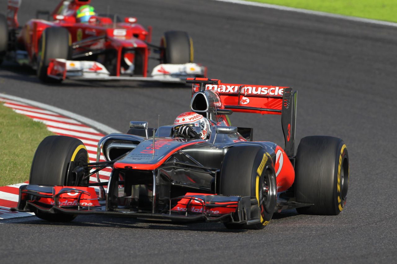 07.10.2012- Race, Jenson Button (GBR) McLaren Mercedes MP4-27 leads Felipe Massa (BRA) Scuderia Ferrari F2012 