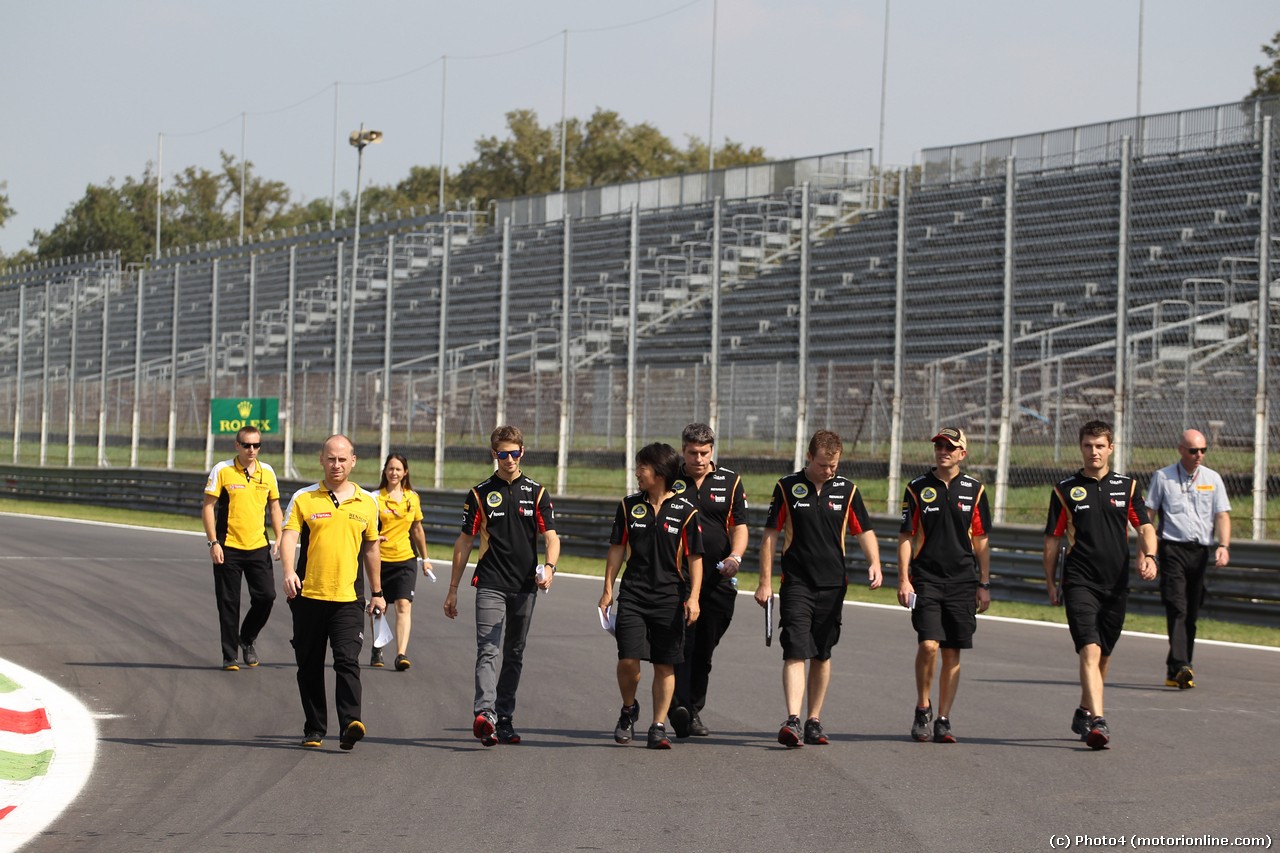 Romain Grosjean (FRA) Lotus F1 Team E21 
