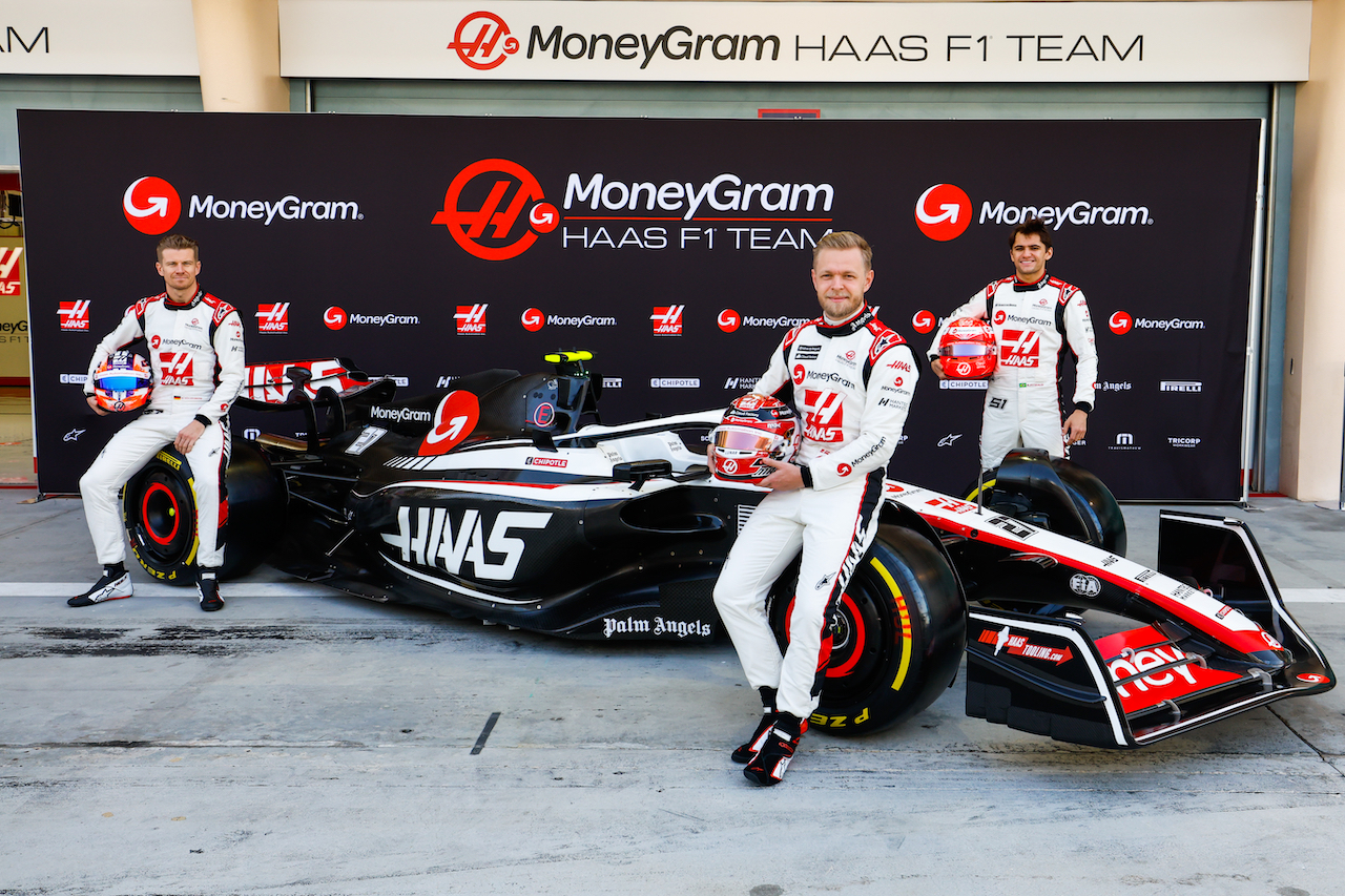 BAHRAIN INTERNATIONAL CIRCUIT, BAHRAIN - FEBRUARY 23: Nico Hulkenberg, Haas F1 Team, Pietro Fittipaldi, Haas F1 reserve driver and Kevin Magnussen, Haas F1 Team pose with the Haas VF-23 during the Bahrain February Testing at Bahrain International Circuit on Thursday February 23, 2023 in Sakhir, Bahrain. (Photo by Sam Bloxham / LAT Images)