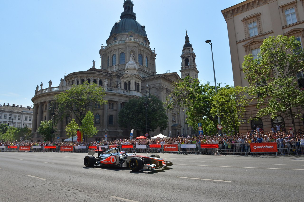 Jenson Button (GBR) McLaren Mercedes MP4-27 