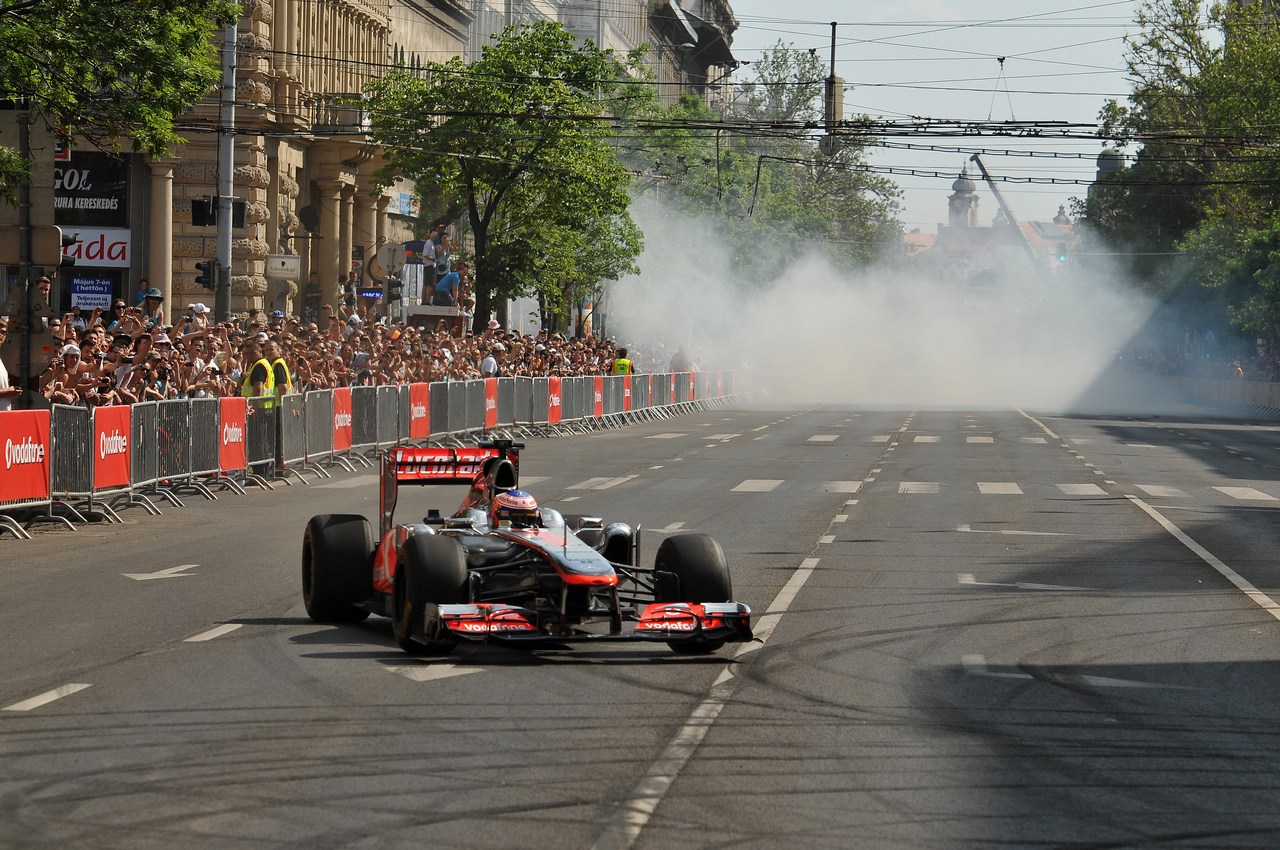 Jenson Button (GBR) McLaren Mercedes MP4-27 