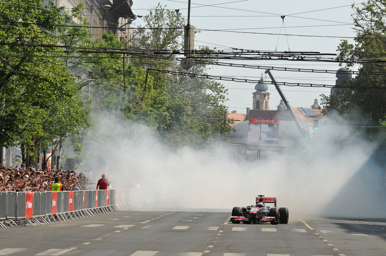 Jenson Button (GBR) McLaren Mercedes MP4-27 