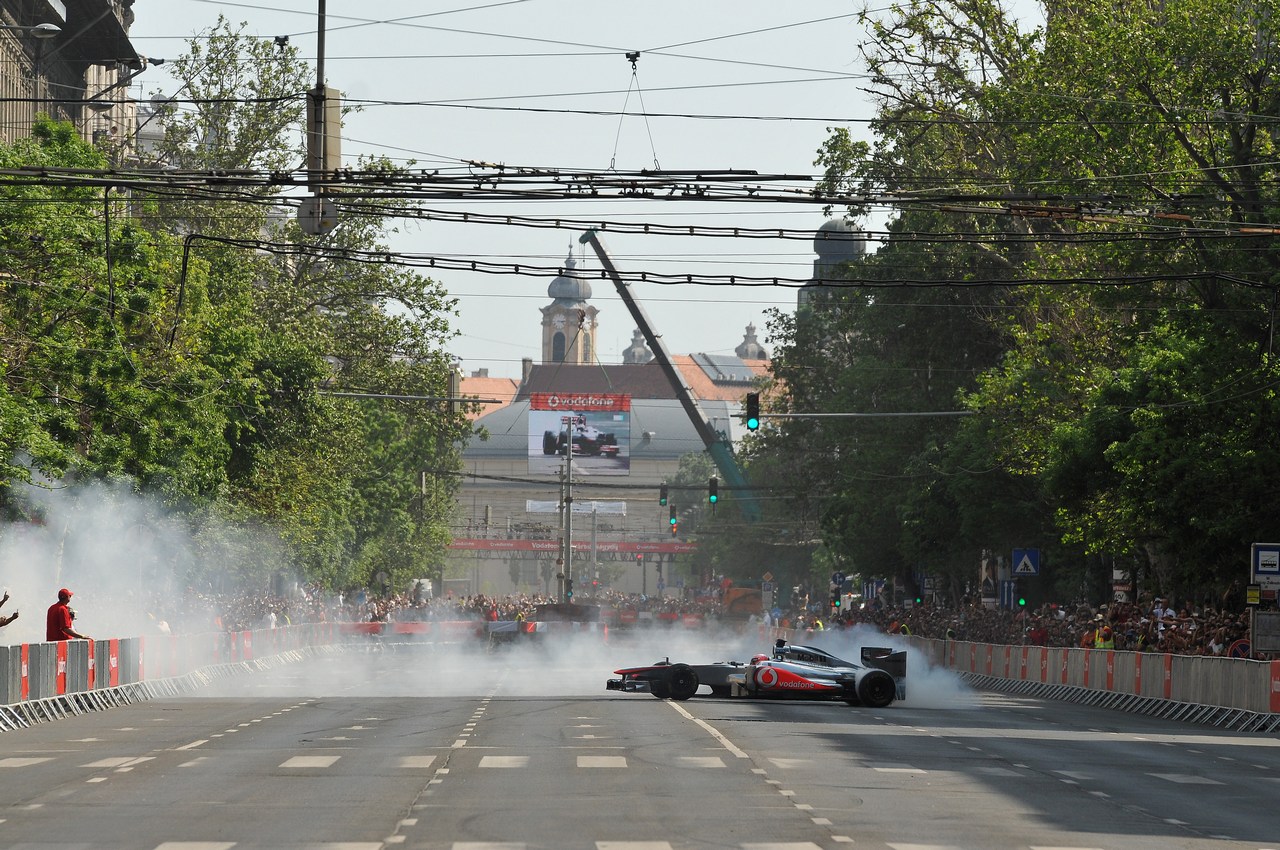 Jenson Button (GBR) McLaren Mercedes MP4-27 