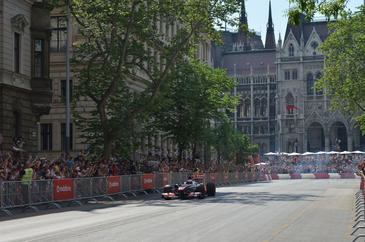 Jenson Button (GBR) McLaren Mercedes MP4-27 
