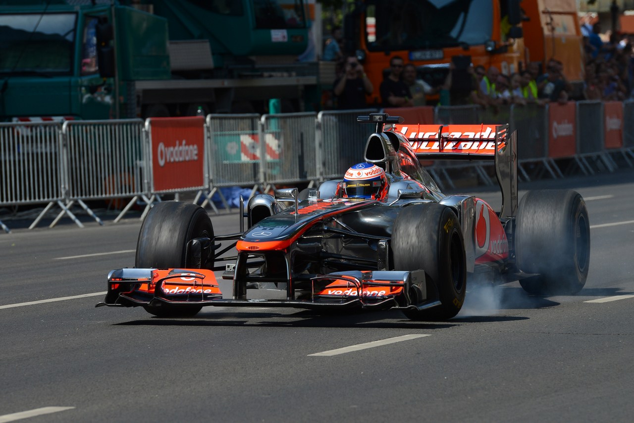 Jenson Button (GBR) McLaren Mercedes MP4-27 