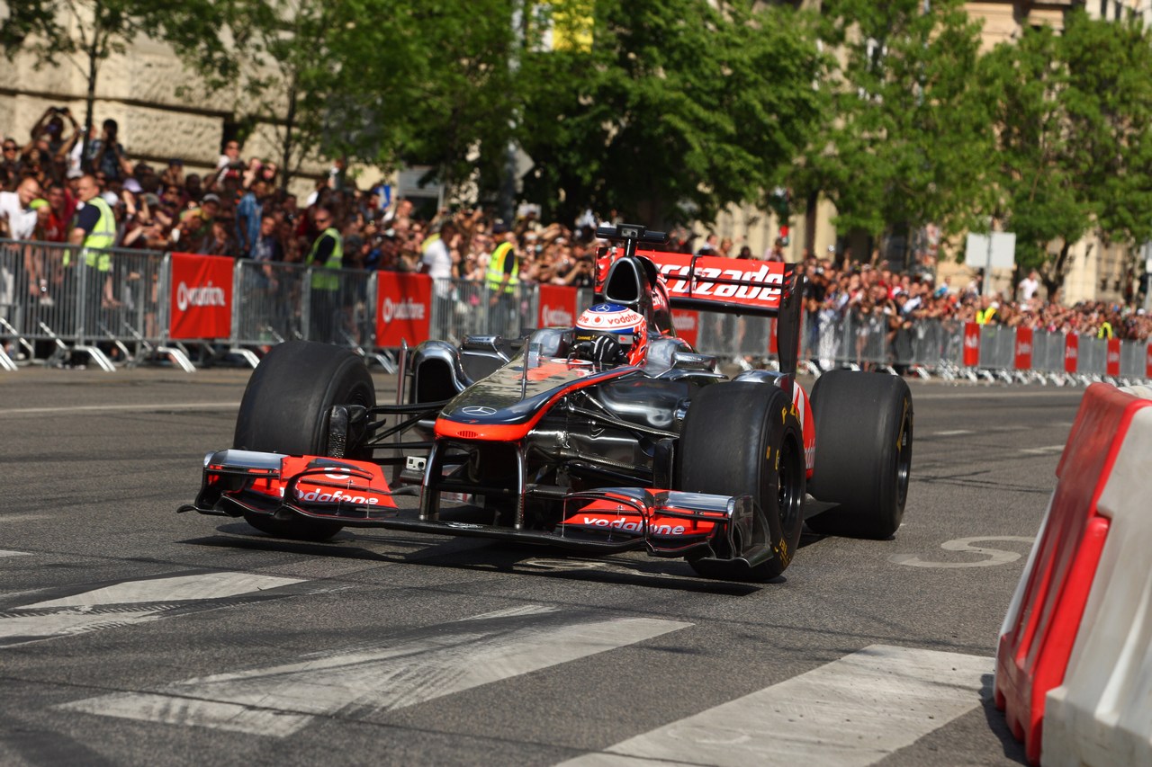 Jenson Button (GBR) McLaren Mercedes MP4-27 