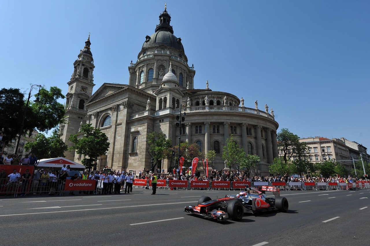 Jenson Button (GBR) McLaren Mercedes MP4-27 