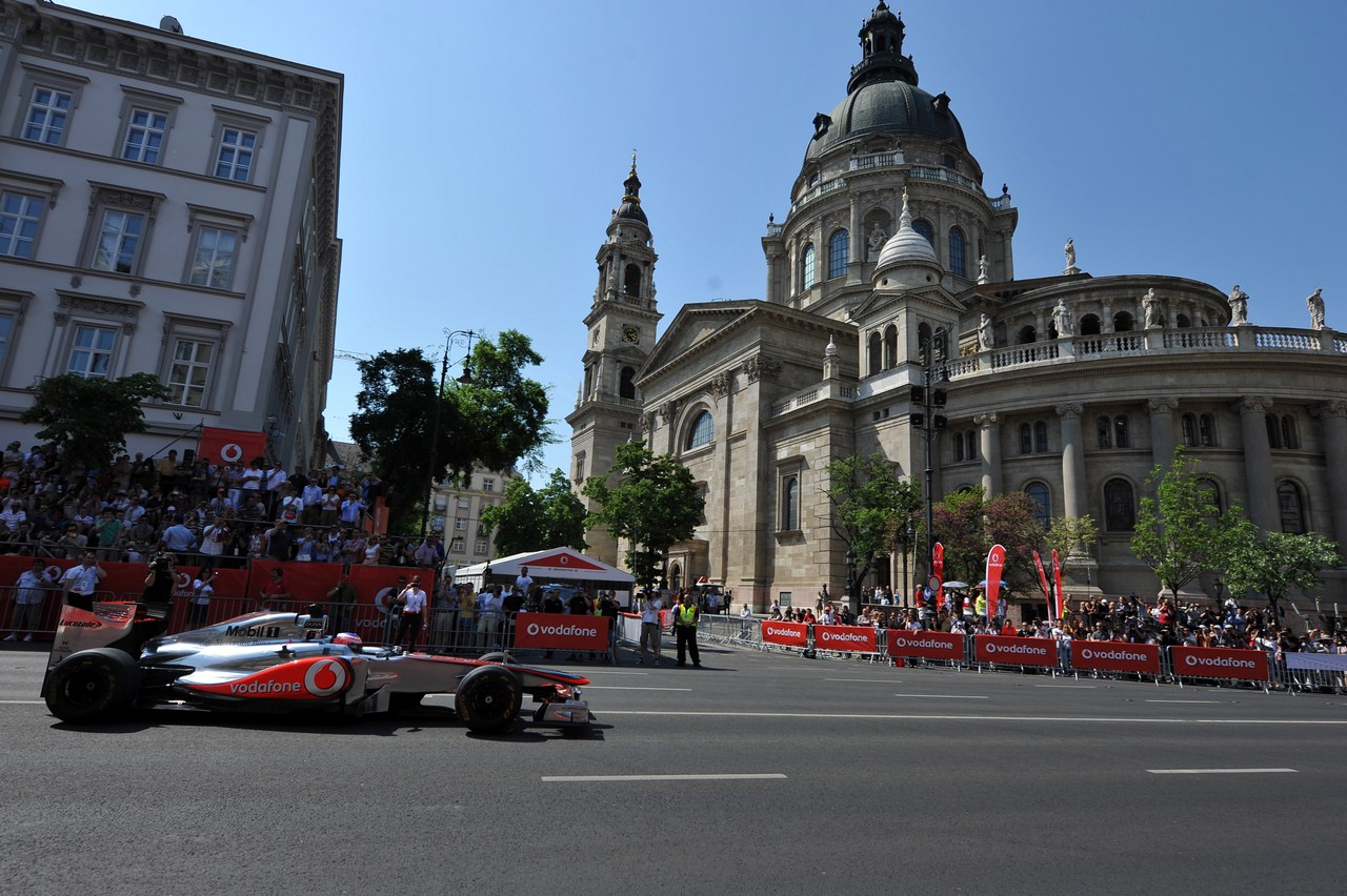 Jenson Button (GBR) McLaren Mercedes MP4-27 
