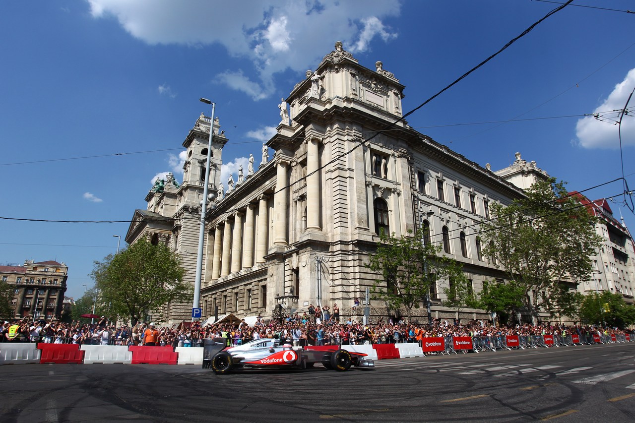 Jenson Button (GBR) McLaren Mercedes MP4-27 