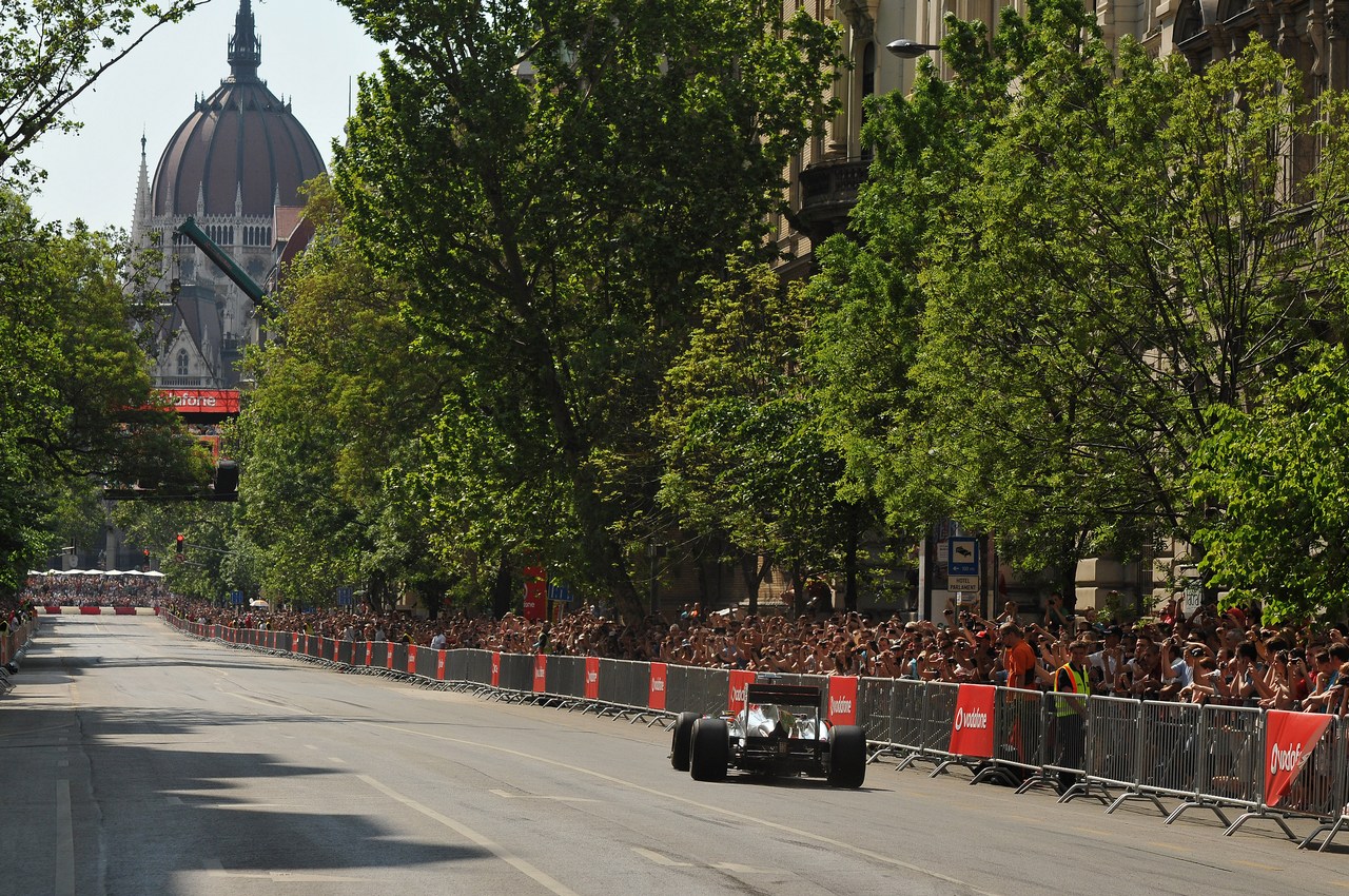 Jenson Button (GBR) McLaren Mercedes MP4-27 