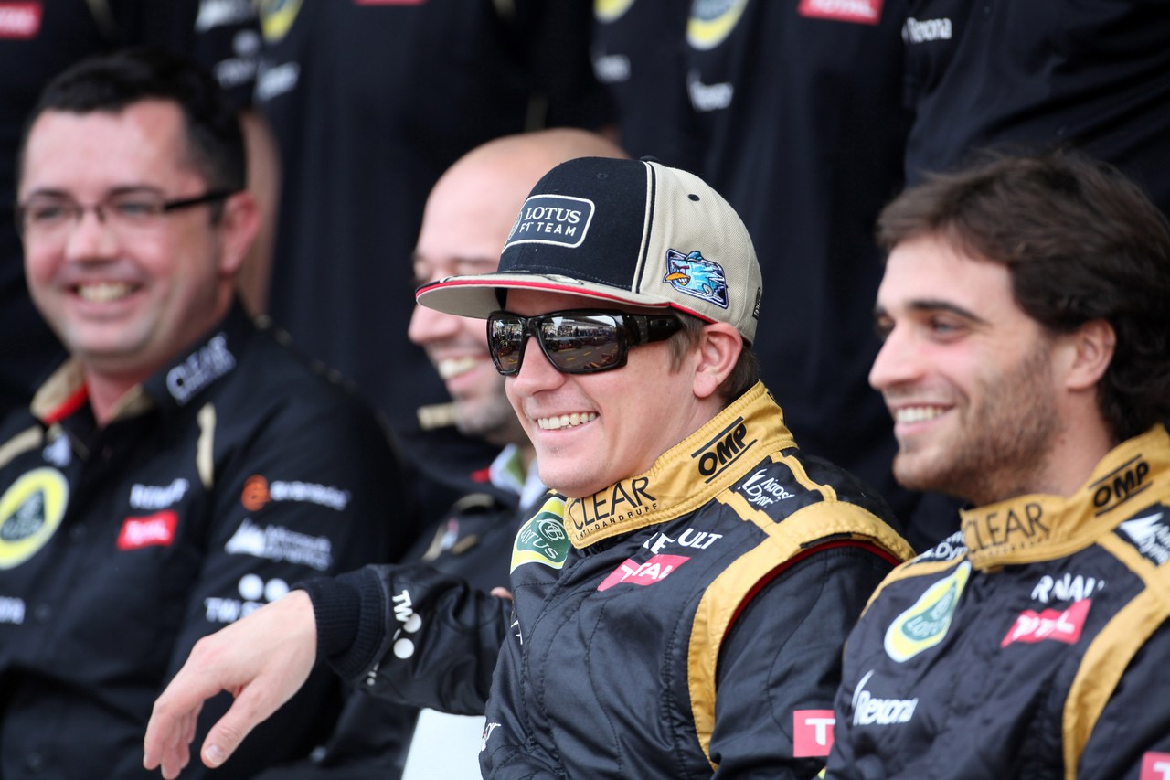 25.11.2012- Lotus Team photograph, Kimi Raikkonen (FIN) Lotus F1 Team E20 