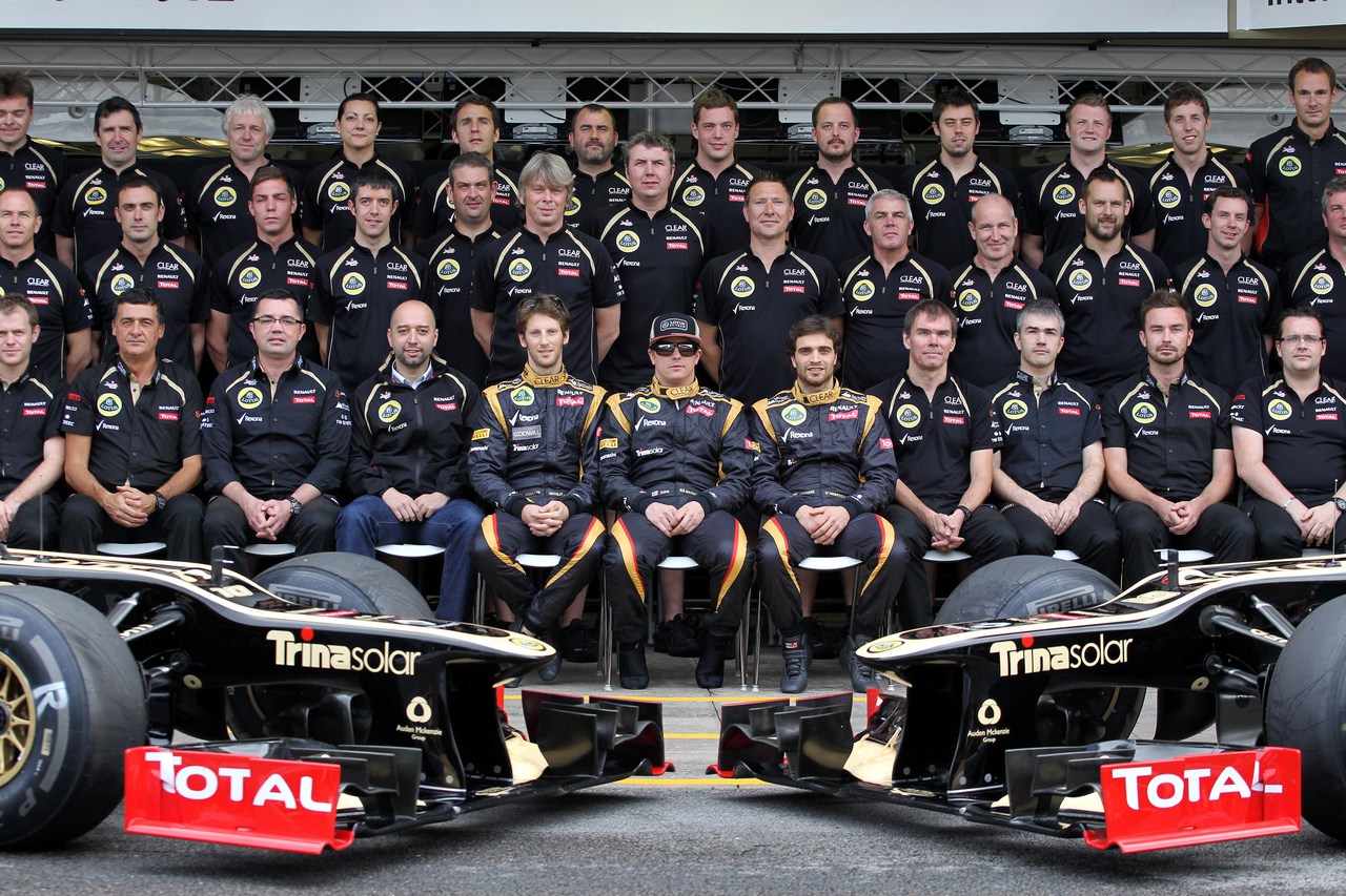 25.11.2012- Lotus Team photograph, Romain Grosjean (FRA) Lotus F1 Team E20, Kimi Raikkonen (FIN) Lotus F1 Team E20 and Jerome D'Ambrosio (BEL), Lotus F1 Team E20 