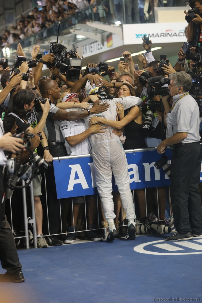 23.11.2014- Race, Lewis Hamilton (GBR) Mercedes AMG F1 W05 race winner and F1 World Champion 2014