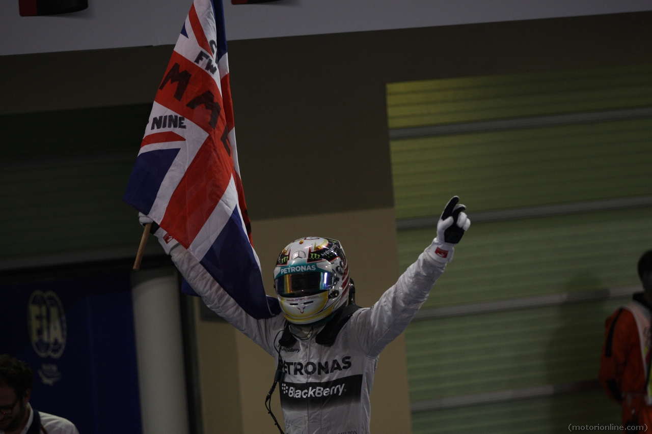 23.11.2014- Race, Lewis Hamilton (GBR) Mercedes AMG F1 W05 race winner and F1 Champion 2014