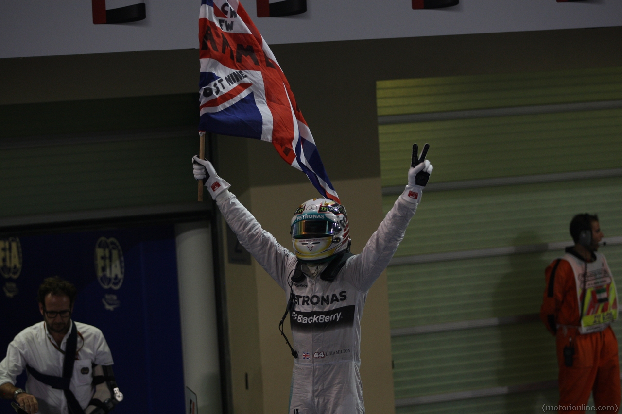 23.11.2014- Race, Lewis Hamilton (GBR) Mercedes AMG F1 W05 race winner and F1 Champion 2014