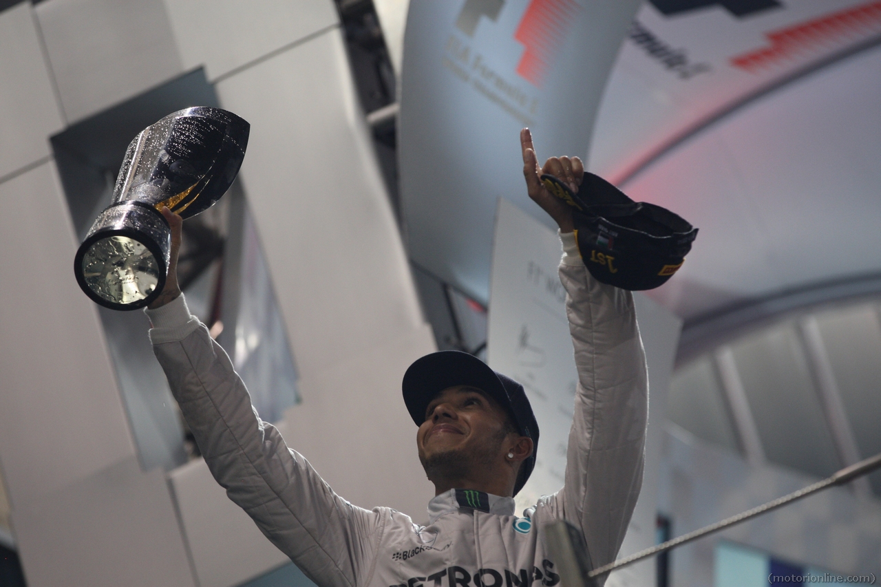 23.11.2014- Race, Lewis Hamilton (GBR) Mercedes AMG F1 W05 race winner and Champion F1 2014