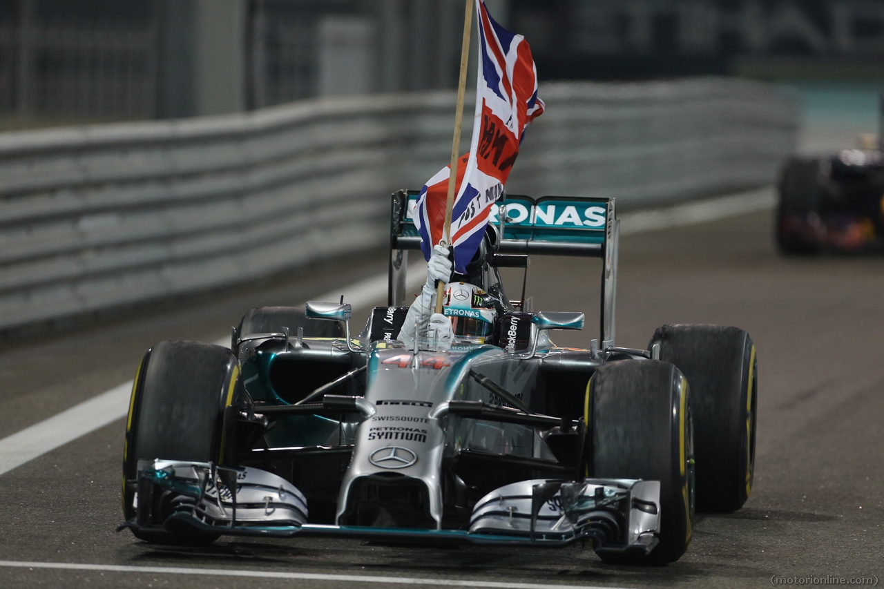 23.11.2014- Race, Lewis Hamilton (GBR) Mercedes AMG F1 W05 race winner and Champion F1 2014