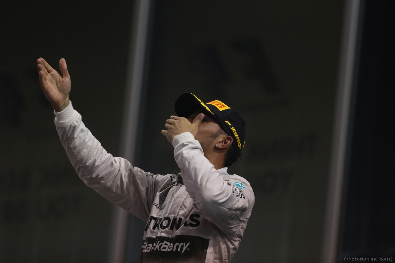 23.11.2014- Race, Lewis Hamilton (GBR) Mercedes AMG F1 W05 race winner and Champion F1 2014