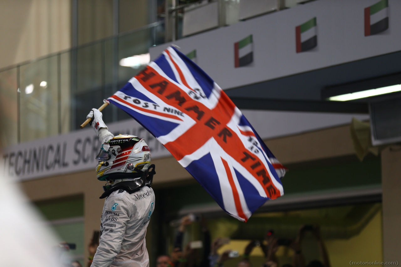 23.11.2014- Race, Lewis Hamilton (GBR) Mercedes AMG F1 W05 race winner and Champion F1 2014