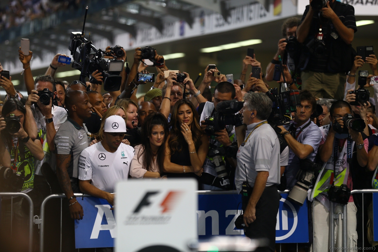 23.11.2014- Race, Nicole Scherzinger (USA), girlfriend of Lewis Hamilton (GBR)