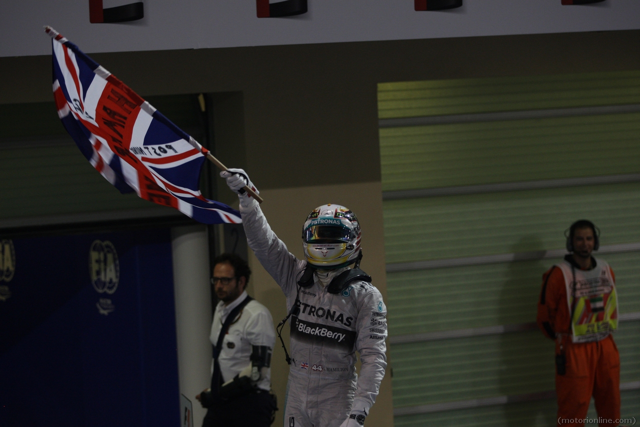 23.11.2014- Race, Lewis Hamilton (GBR) Mercedes AMG F1 W05 race winner and F1 Champion 2014