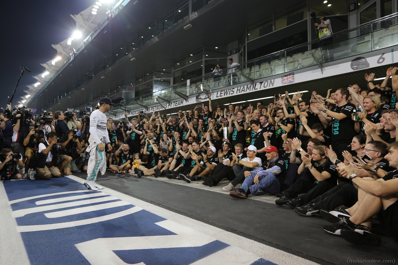 23.11.2014- Race, Celebration, Lewis Hamilton (GBR) Mercedes AMG F1 W05 F1 World Champion 2014 and 2nd position Nico Rosberg (GER) Mercedes AMG F1 W05