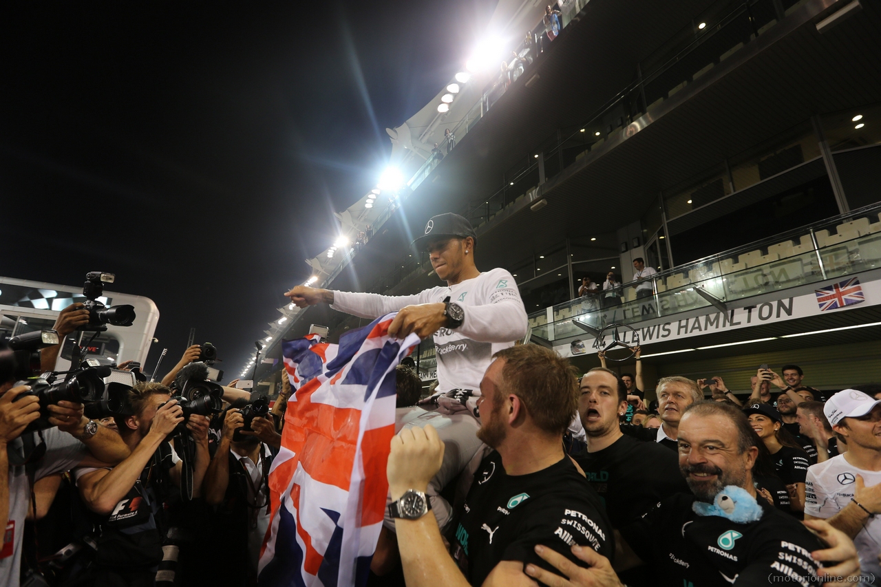 23.11.2014- Race, Celebration, Lewis Hamilton (GBR) Mercedes AMG F1 W05 F1 World Champion 2014 and 2nd position Nico Rosberg (GER) Mercedes AMG F1 W05