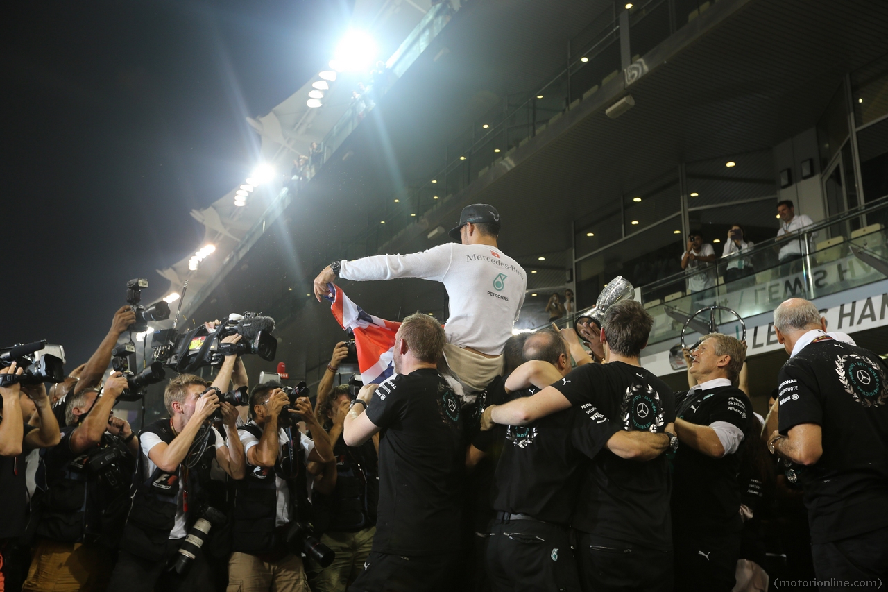 23.11.2014- Race, Celebration, Lewis Hamilton (GBR) Mercedes AMG F1 W05 F1 World Champion 2014 and 2nd position Nico Rosberg (GER) Mercedes AMG F1 W05