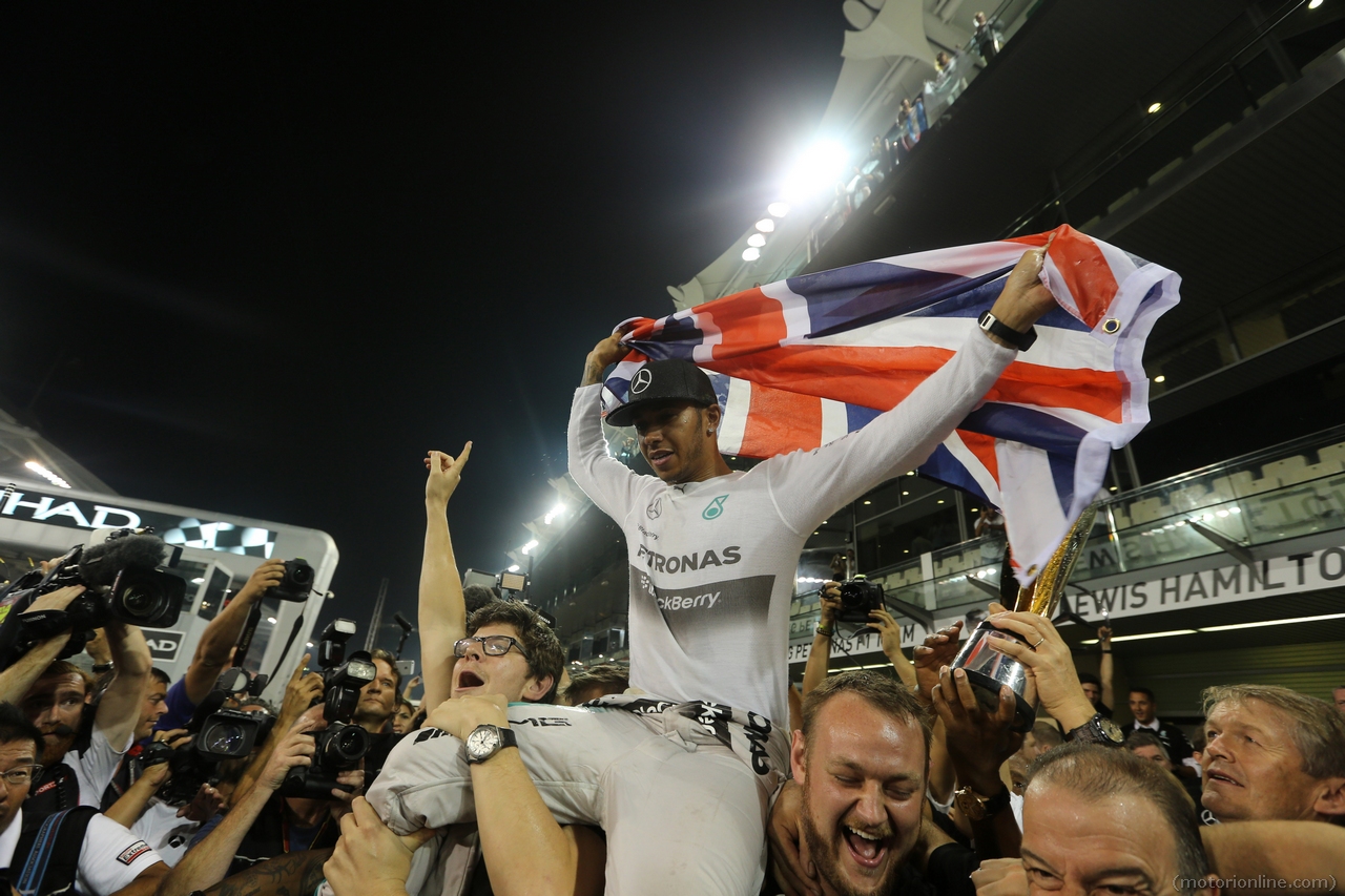 23.11.2014- Race, Celebration, Lewis Hamilton (GBR) Mercedes AMG F1 W05 F1 World Champion 2014 and 2nd position Nico Rosberg (GER) Mercedes AMG F1 W05