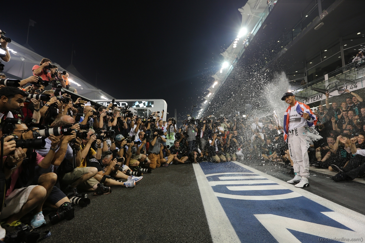 23.11.2014- Race, Celebration, Lewis Hamilton (GBR) Mercedes AMG F1 W05 F1 World Champion 2014 and 2nd position Nico Rosberg (GER) Mercedes AMG F1 W05