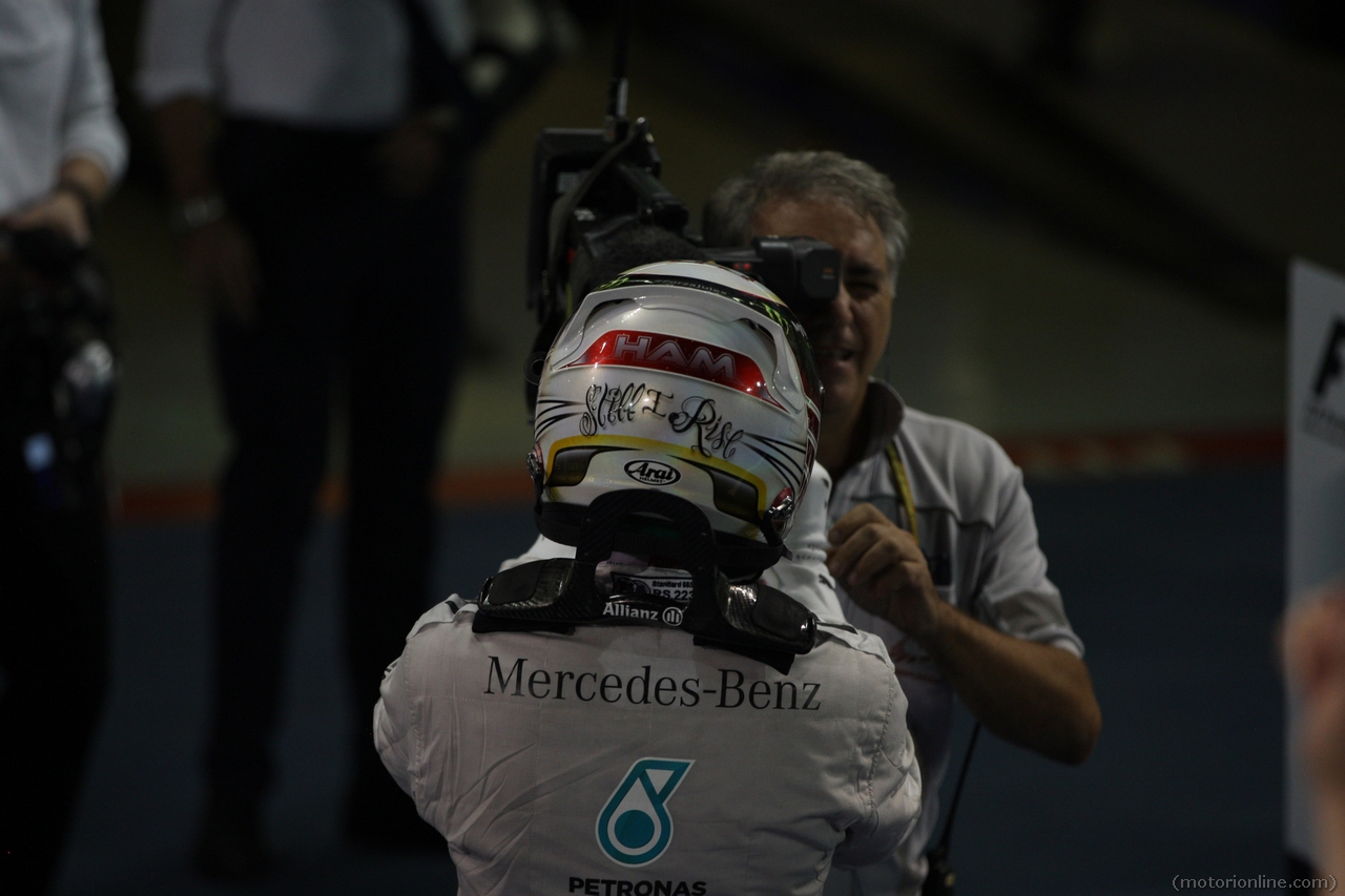 23.11.2014- Race, Lewis Hamilton (GBR) Mercedes AMG F1 W05 race winner and F1 Champion 2014