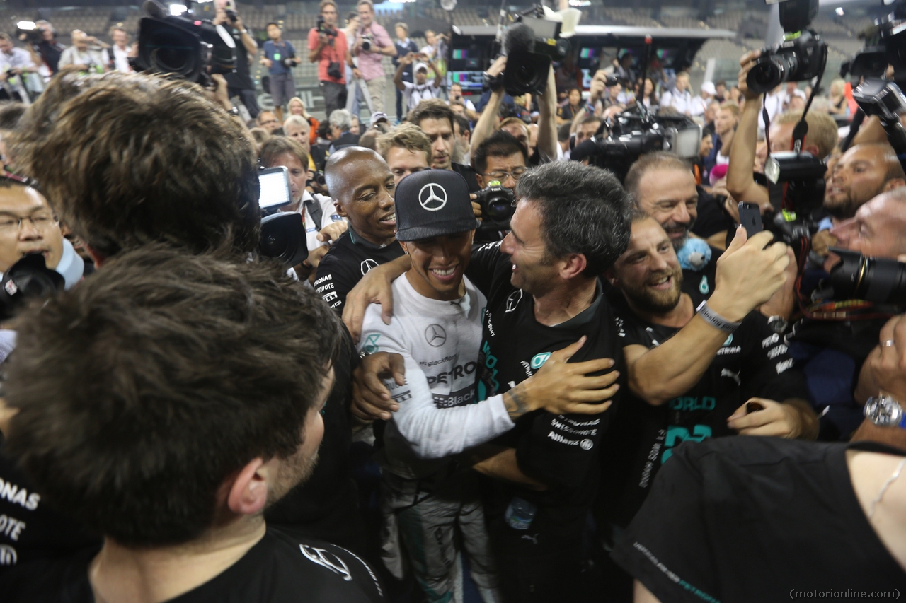 23.11.2014- Race, Celebration, Lewis Hamilton (GBR) Mercedes AMG F1 W05 F1 World Champion 2014 and 2nd position Nico Rosberg (GER) Mercedes AMG F1 W05