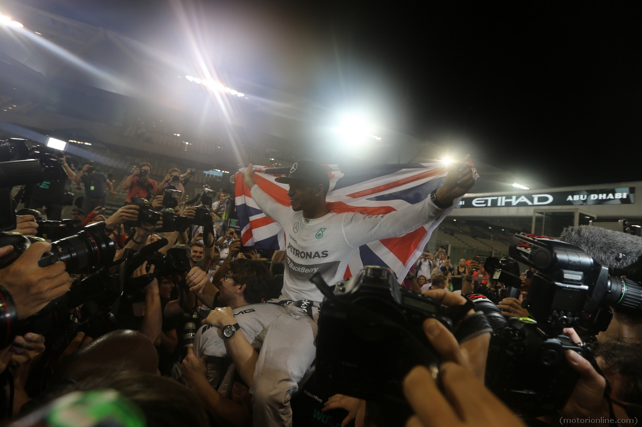 23.11.2014- Race, Celebration, Lewis Hamilton (GBR) Mercedes AMG F1 W05 F1 World Champion 2014 and 2nd position Nico Rosberg (GER) Mercedes AMG F1 W05